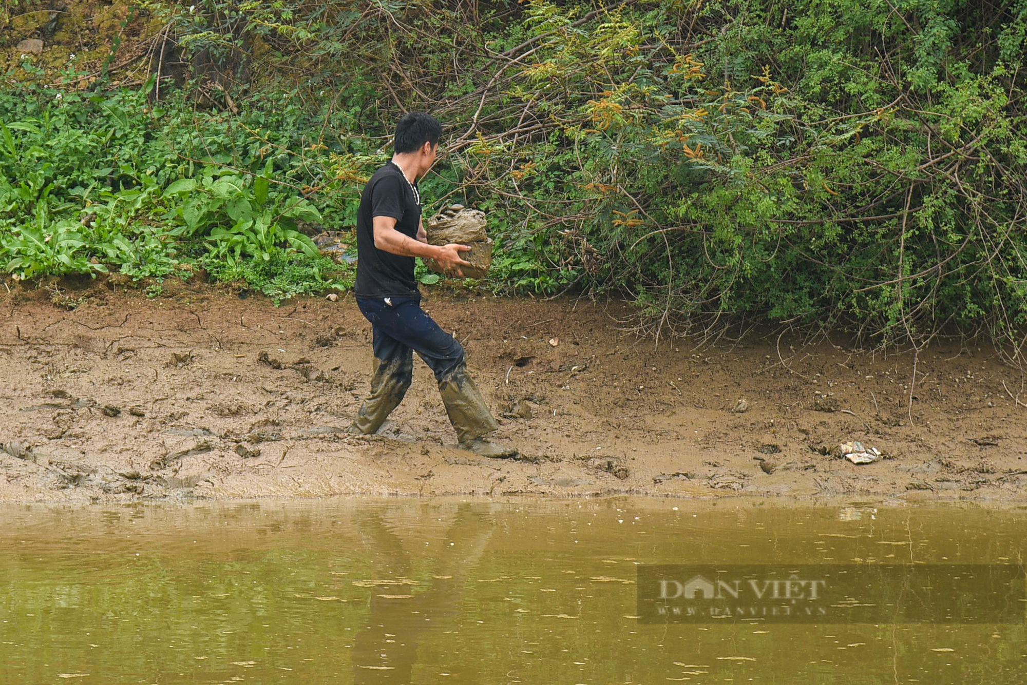 Cuộc sống của người dân xung quanh 4 con sông ô nhiễm ở Hà Nội - Ảnh 18.