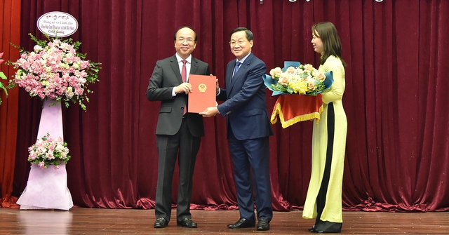Tân Chủ tịch Viện Hàn lâm Khoa học xã hội Việt Nam hứa khi nhận quyết định bổ nhiệm