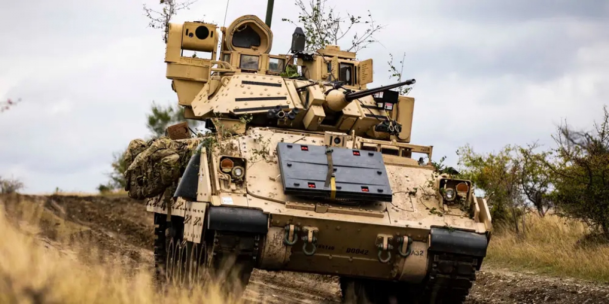 Xe bọc thép Bradley của Mỹ có vượt trội xe tăng chiến đấu của Nga? - Ảnh 1.