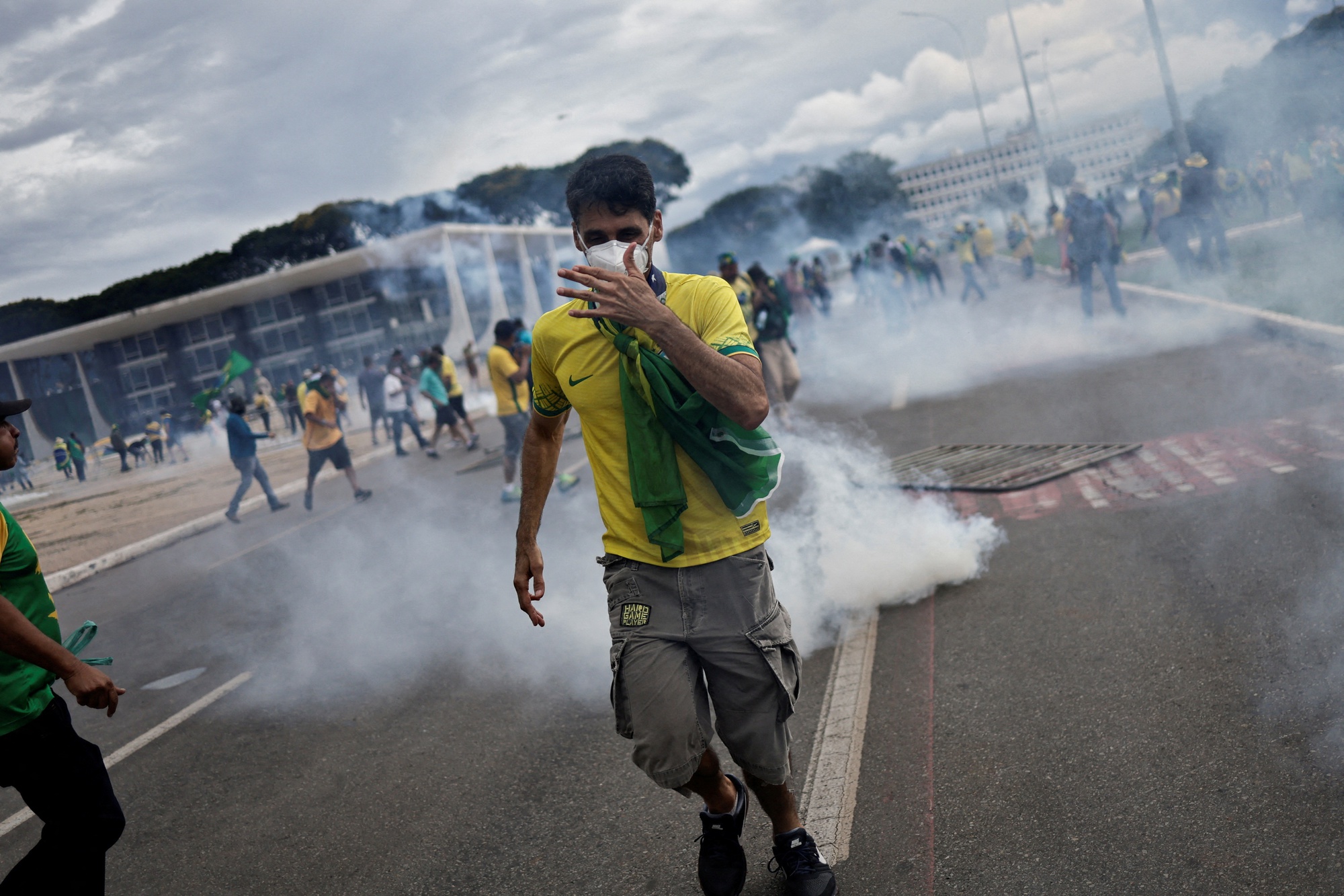 'Mồi lửa' châm ngòi cho vụ bạo loạn ở thủ đô Brazil - Ảnh 3.