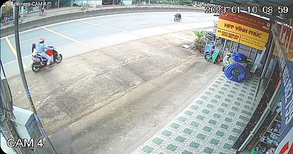 Bắt khẩn cấp người phụ nữ ghi &quot;bắt cóc&quot; bé gái lớp 1 trước cổng trường ở Bình Thuận - Ảnh 2.