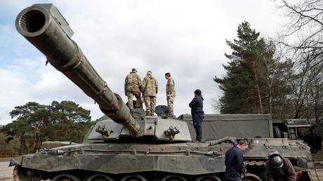 Anh, Canada cung cấp thêm vũ khí cho Ukraine; Nga lên tiếng chỉ trích Mỹ - Ảnh 1.