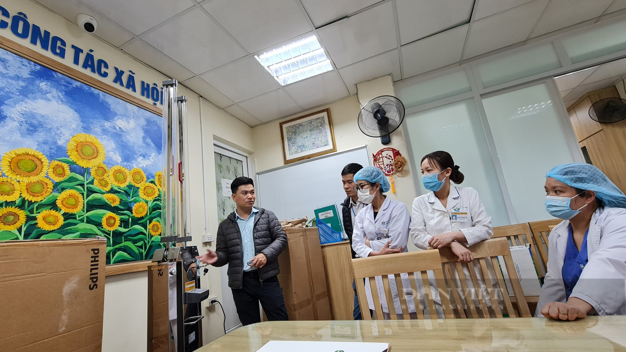 Trao tặng thiết bị khử khuẩn công nghệ UV-C đến các Bệnh viện tại Hà Nội - Ảnh 3.