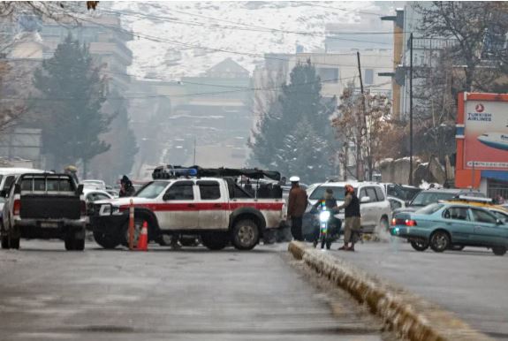 Nổ lớn bên ngoài Bộ Ngoại giao Afghanistan ở Kabul khiến ít nhất 20 người thiệt mạng - Ảnh 1.