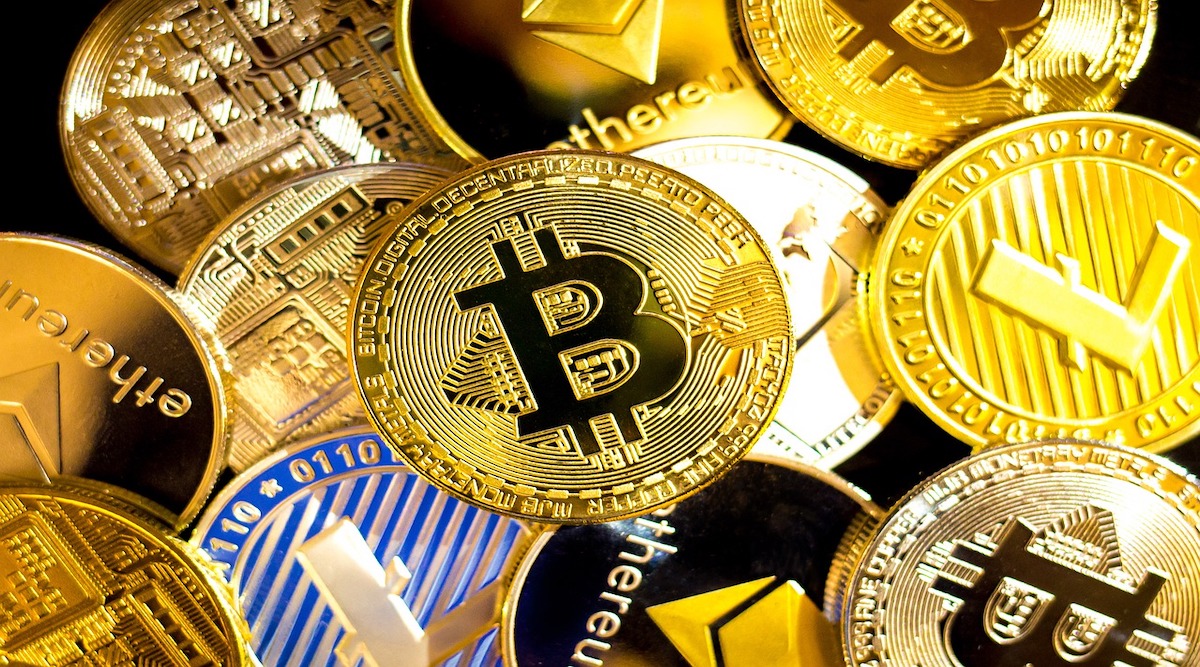 Bitcoin nhảy vọt trên 19.000 USD lên mức cao nhất kể từ 2 tháng qua. Ảnh: @AFP.
