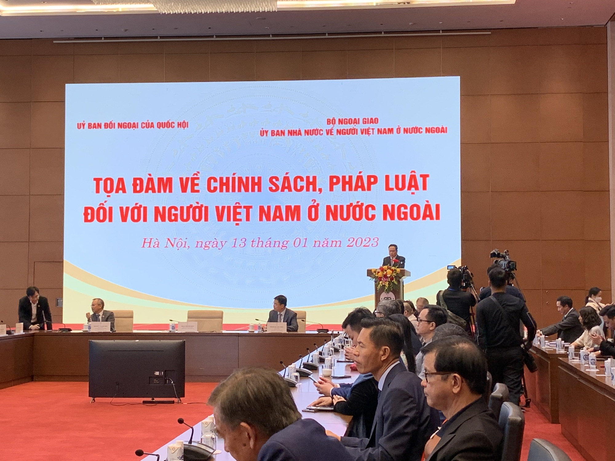 Tạo thuận lợi về pháp lý cho đồng bào Việt Nam ở nước ngoài - Ảnh 1.