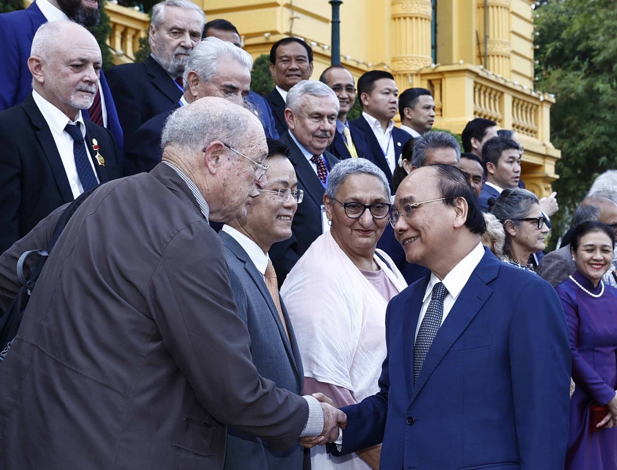 Chủ tịch nước Nguyễn Xuân Phúc tiếp đại biểu quốc tế dự kỷ niệm 50 năm ngày ký Hiệp định Paris - Ảnh 1.