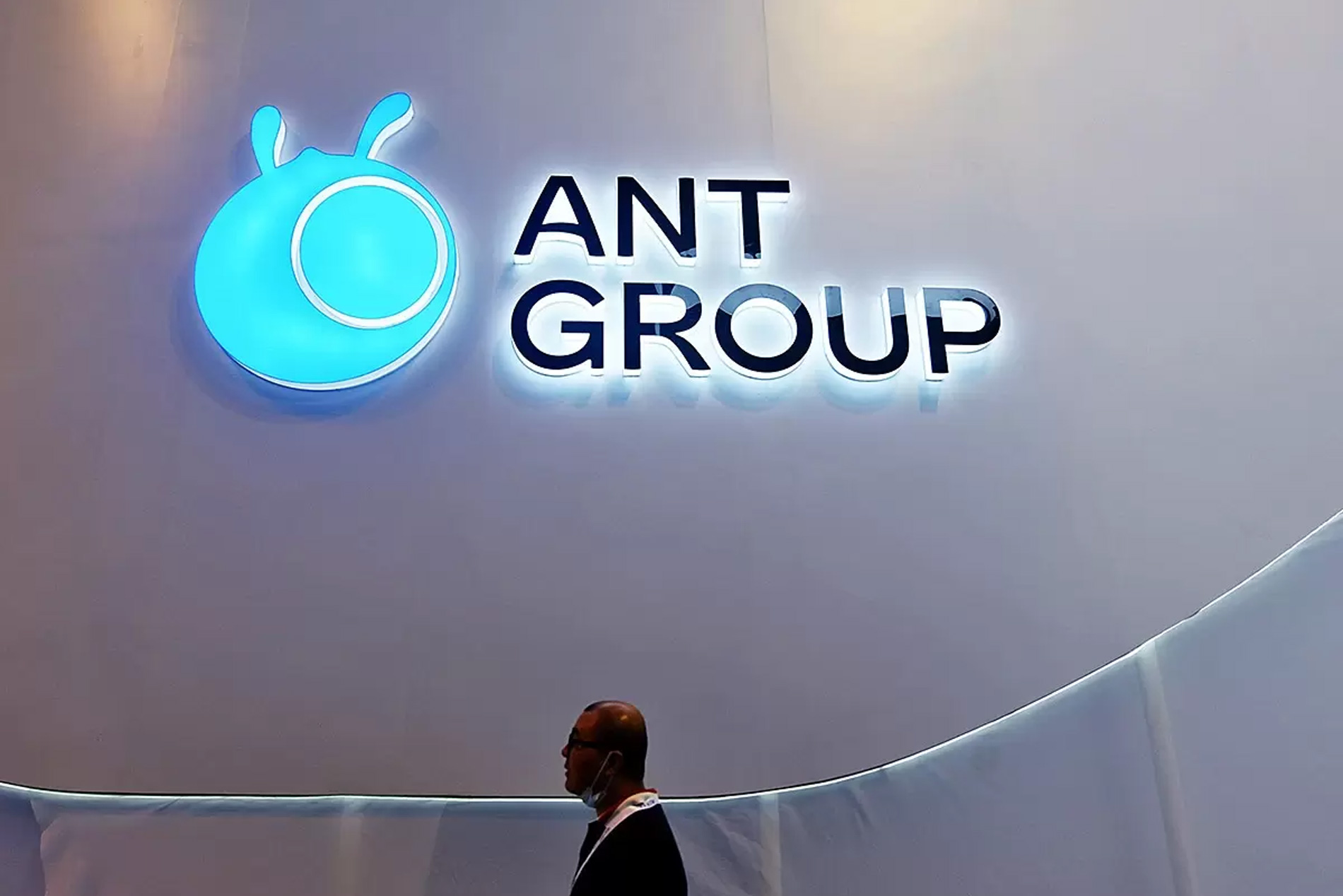 Trong động thái gần đây nhất, Ant Group đã thông báo rằng quyền biểu quyết hiệu quả của Ma trong công ty sẽ giảm từ 53,46% xuống còn 6,2%. Ảnh: @AFP.