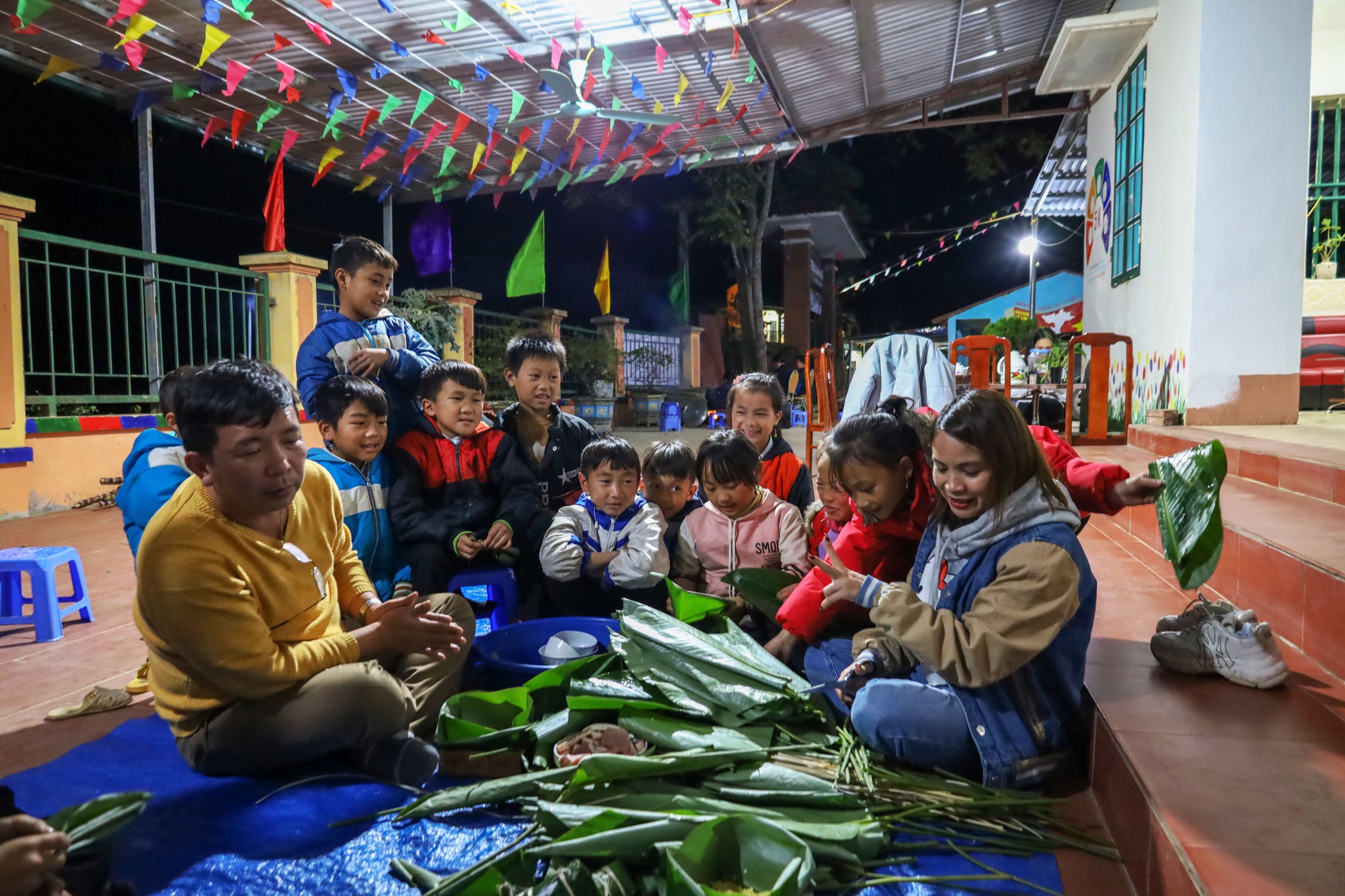 Nguyện ước bánh chưng xanh đến với học sinh nghèo miền sơn cước  - Ảnh 3.