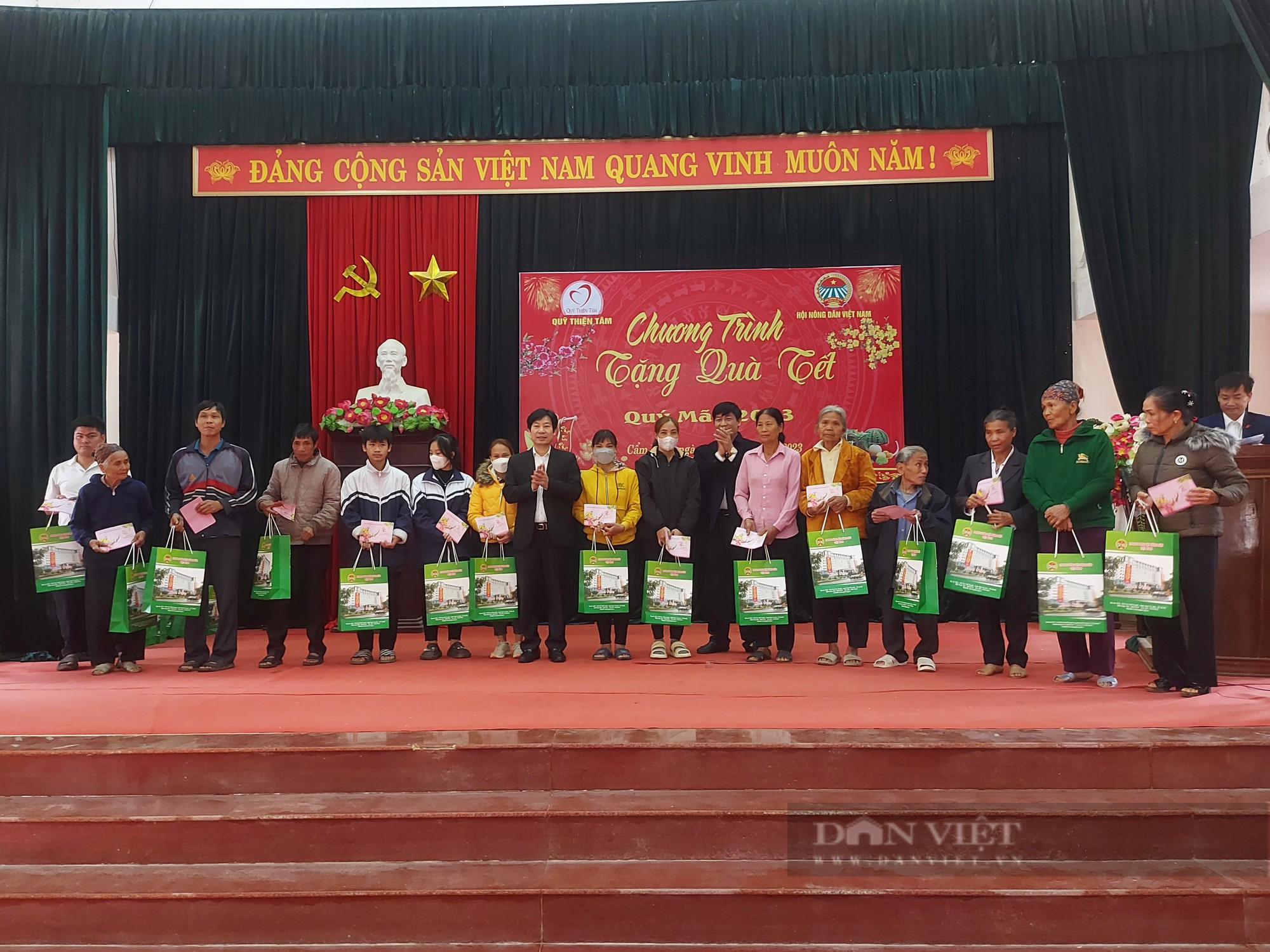 Trung ương Hội Nông dân Việt Nam thăm, tặng quà tết cho hội viên nông dân tại Thanh Hoá - Ảnh 1.
