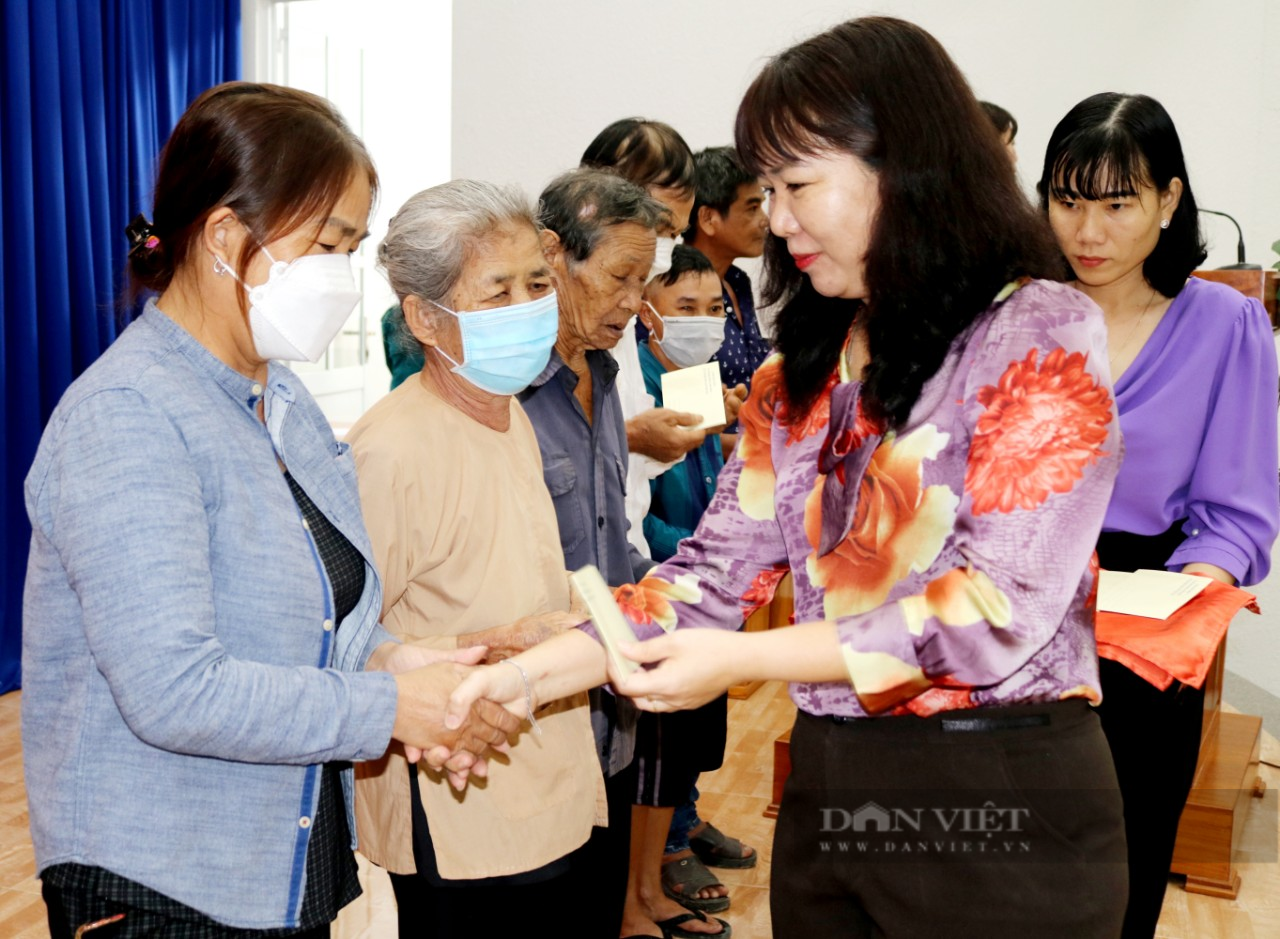 Trao quà Tết của Chủ tịch Hội Nông dân Việt Nam cho bà con nhân dân tại An Giang - Ảnh 3.
