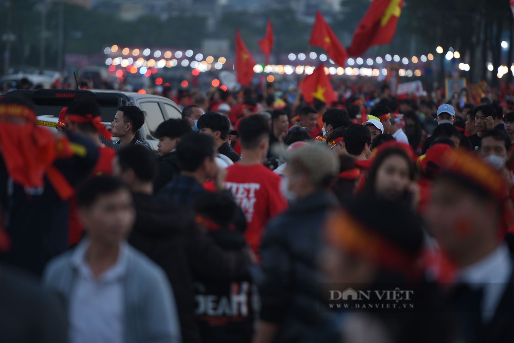 Hàng triệu CĐV kéo về sân Mỹ Đình tiếp lửa cho thầy trò HLV Park Hang-seo - Ảnh 3.