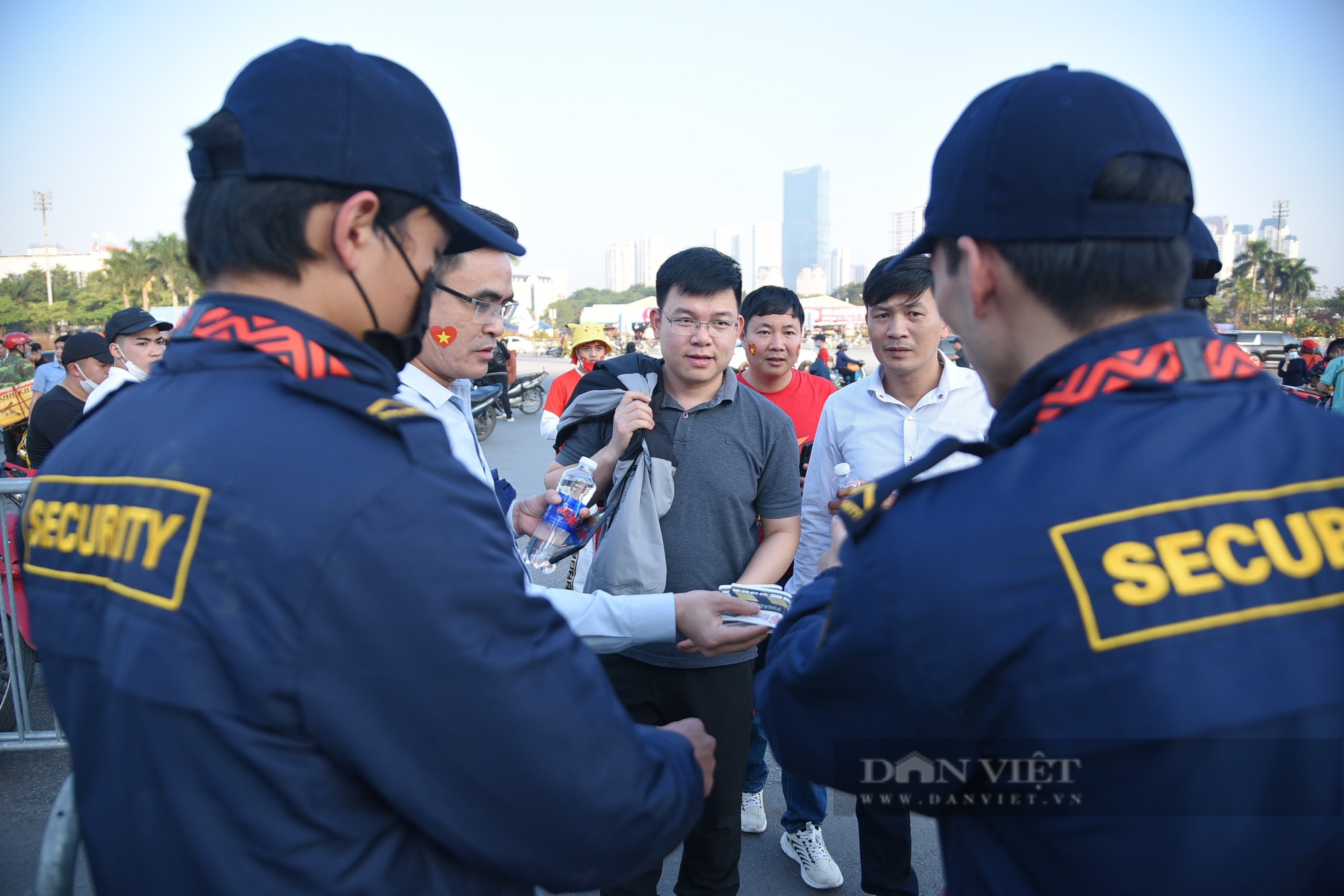 Hàng triệu CĐV kéo về sân Mỹ Đình tiếp lửa cho thầy trò HLV Park Hang-seo - Ảnh 9.
