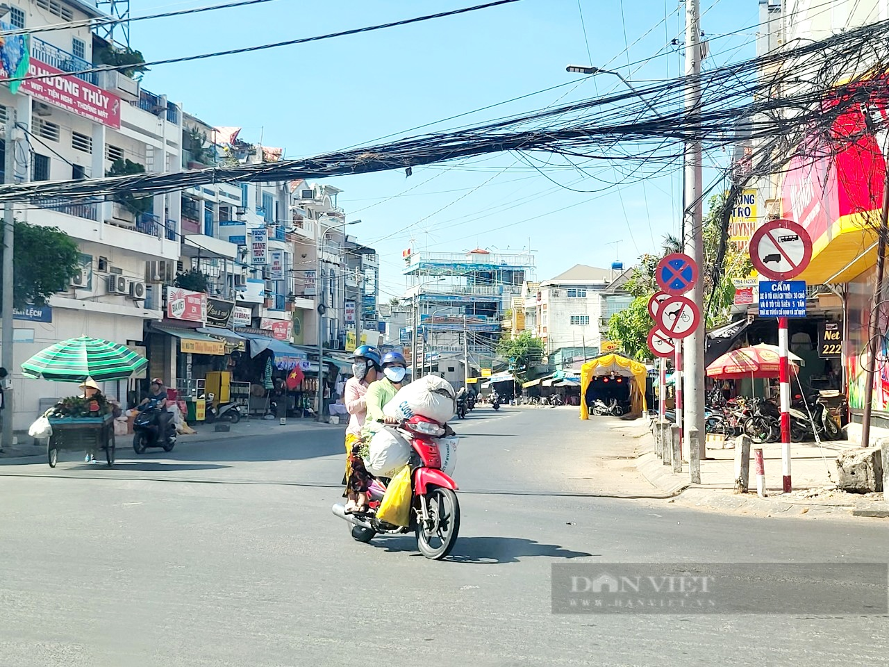 Sau phản ánh của báo Dân Việt, TP Châu Đốc tháo biển cấm xe khách lưu thông

 - Ảnh 2.