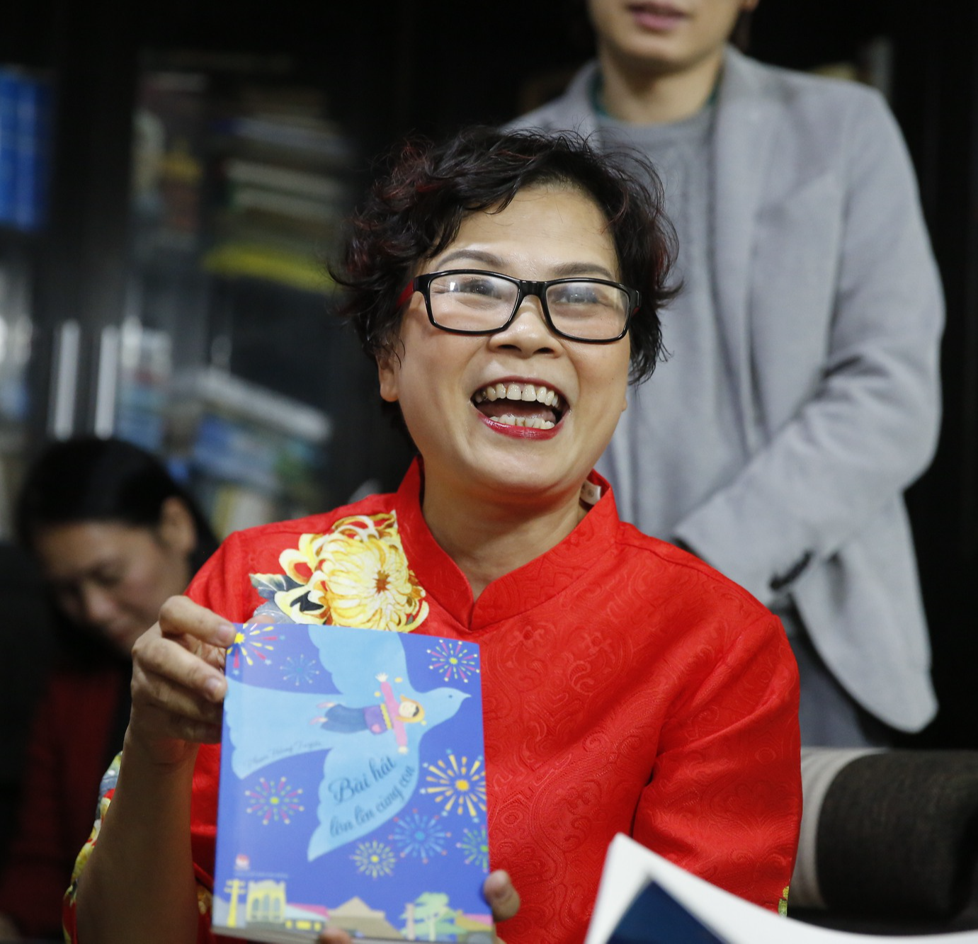 Phản ứng bất ngờ của nhạc sĩ Phạm Tuyên khi nhận quà “lạ” con gái tặng trong sinh nhật tuổi 94  - Ảnh 3.