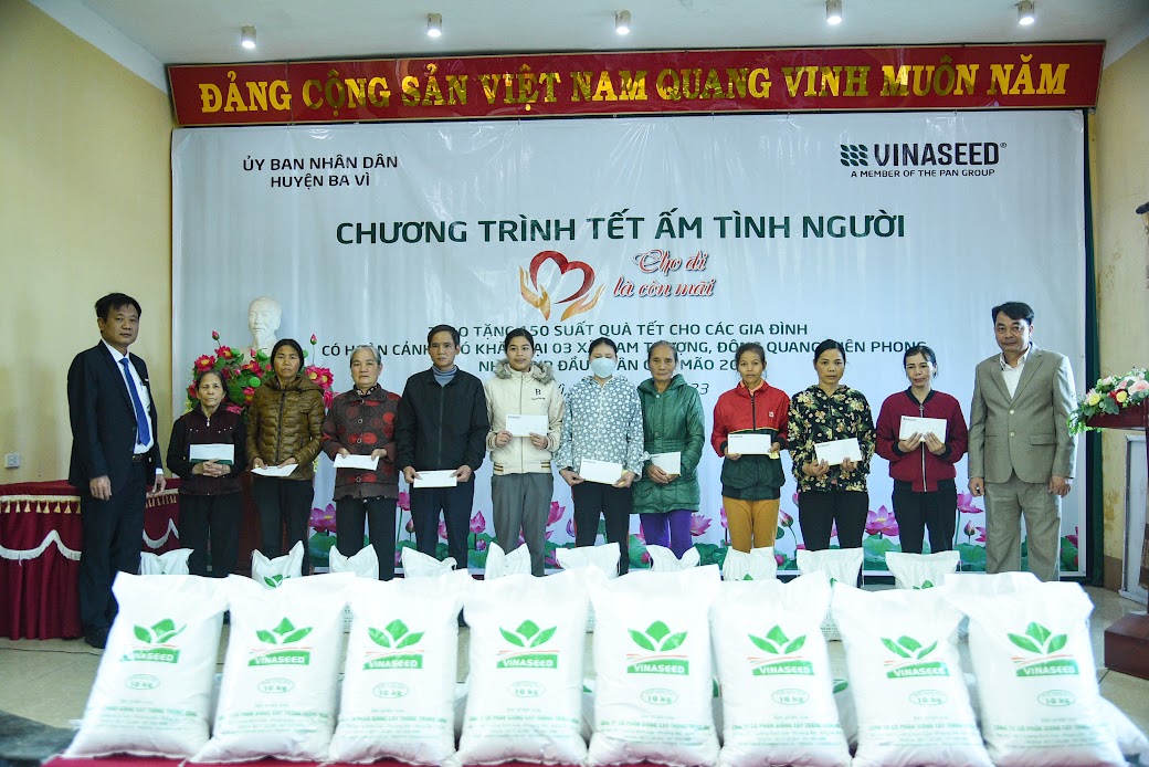 Vinaseed Group: Tặng quà Tết tới người nghèo, người có cảnh khó khăn trên địa bàn thành phố Hà Nội - Ảnh 2.