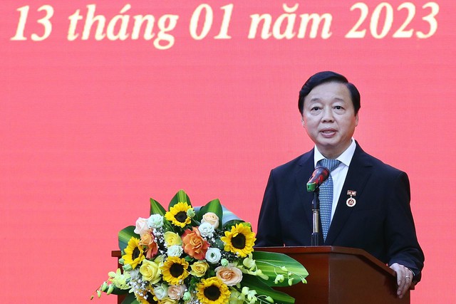 Phó Thủ tướng Trần Hồng Hà xúc động chia sẻ tại lễ nhận Huy hiệu cao quý của Đảng - Ảnh 1.