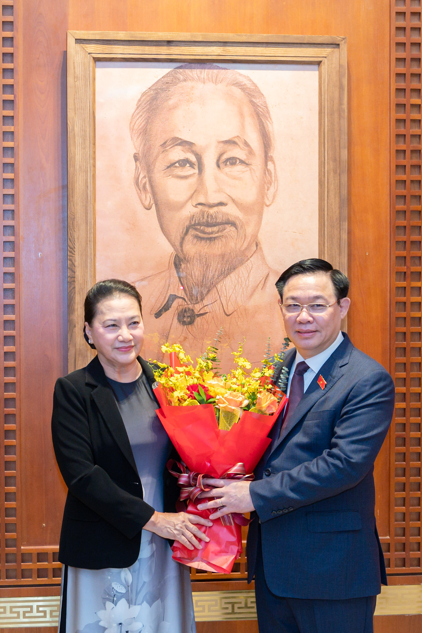 Bức chân dung Chủ tịch Hồ Chí Minh do nguyên Chủ tịch Quốc hội Nguyễn Thị Kim Ngân vẽ lúc 21 tuổi - Ảnh 3.