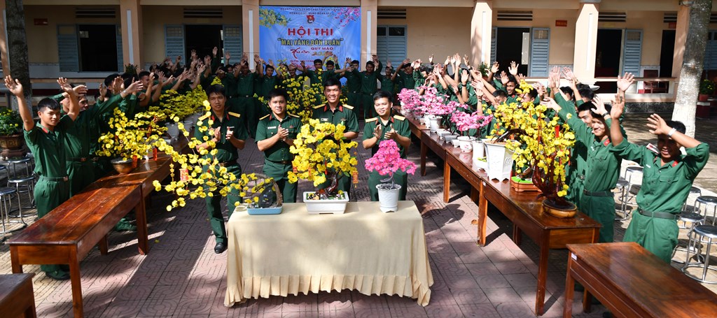 Hội thi &quot;Mai vàng đón tết&quot; của các chàng bộ đội An Giang, cùng ngắm tác phẩm &quot;Thác đổ trên cây mai vàng&quot; - Ảnh 17.