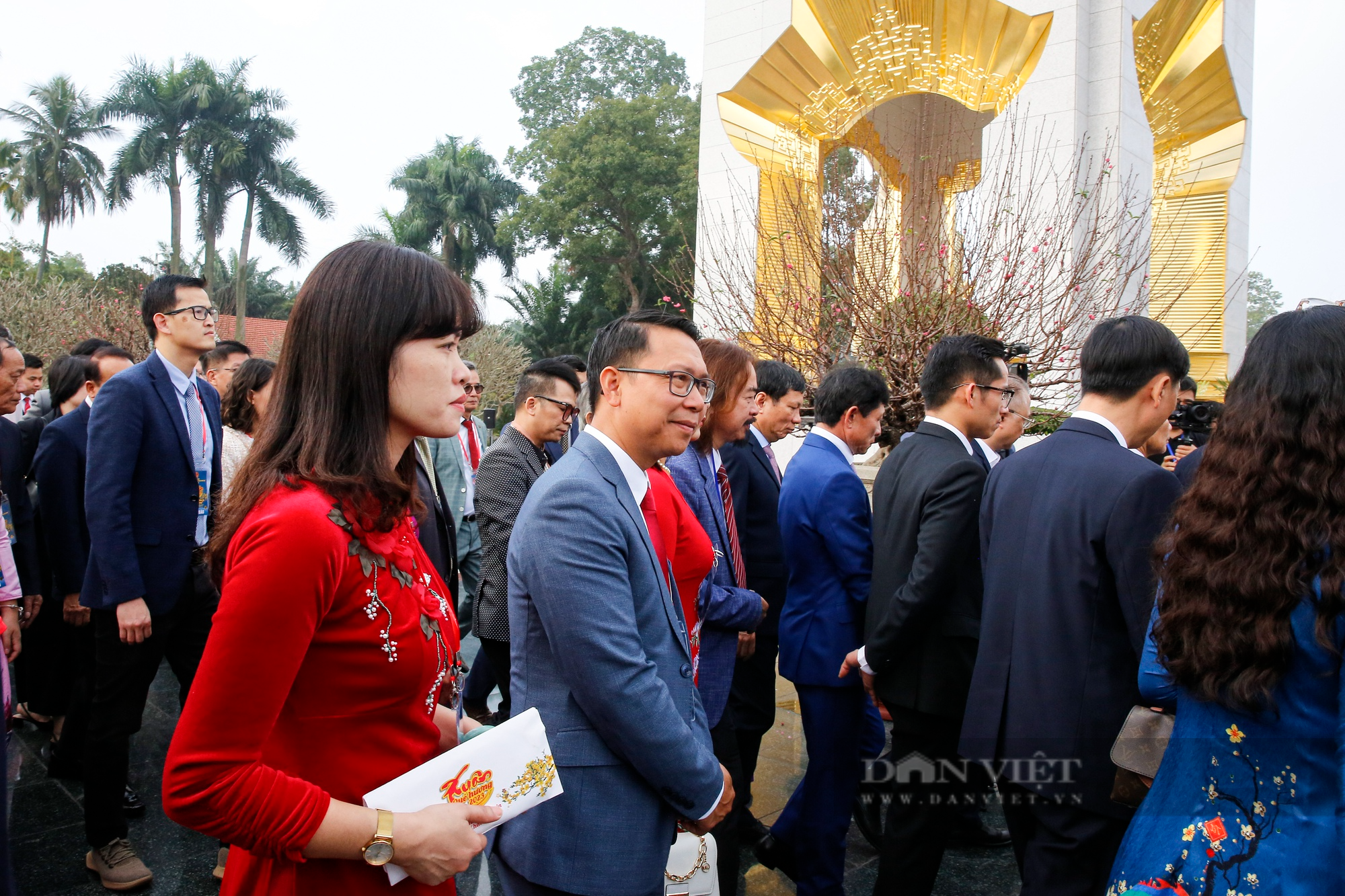 Chủ tịch nước Nguyễn Xuân Phúc cùng kiều bào dâng hương, thả cá chép tiễn ông Công, ông Táo  - Ảnh 12.