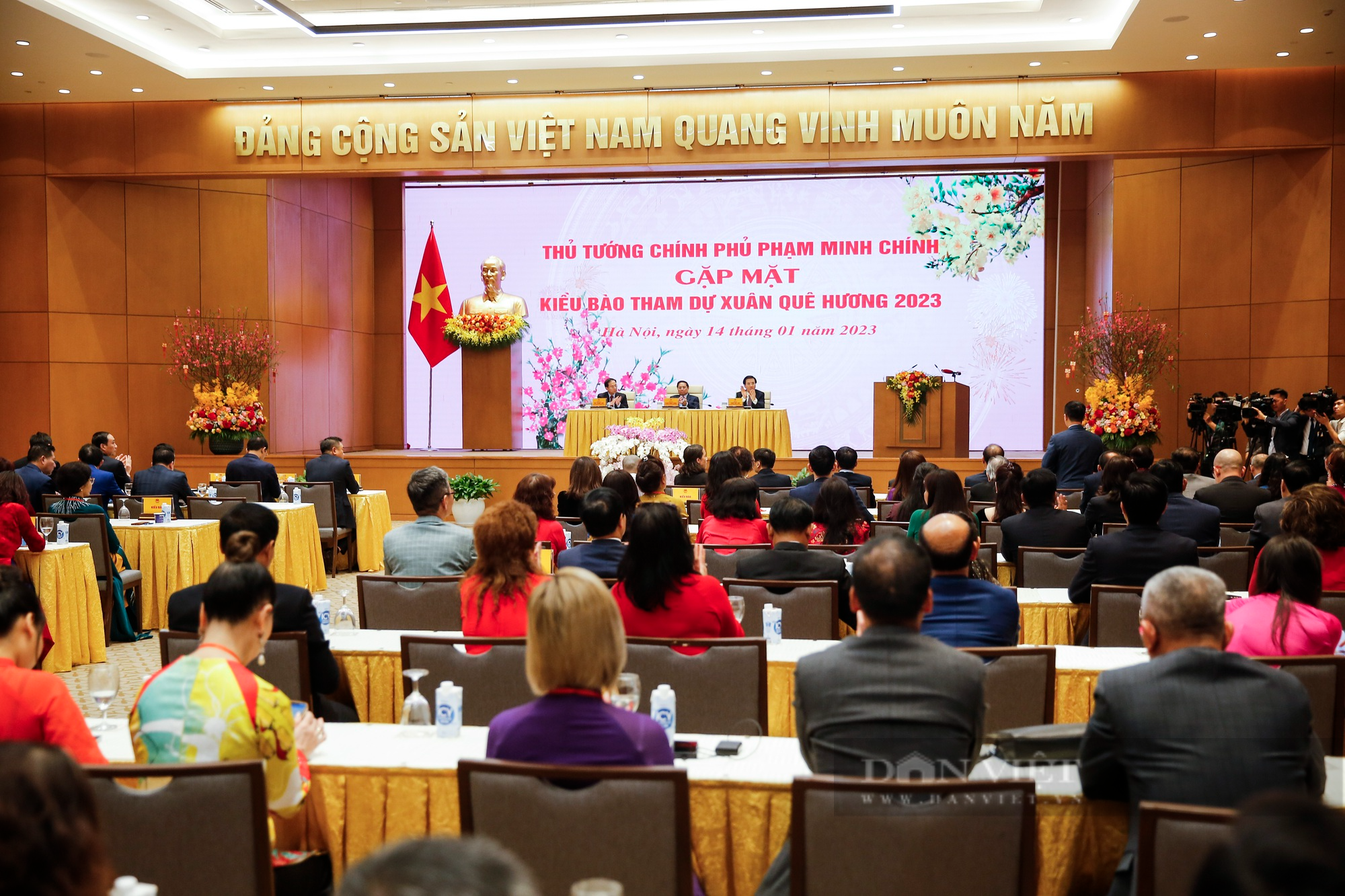 Thủ tướng Phạm Minh Chính gặp mặt kiều bào tiêu biểu dự Chương trình Xuân Quê hương 2023 - Ảnh 1.