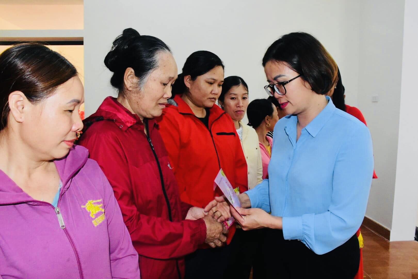 Trung ương Hội Nông dân Việt Nam thăm, tặng quà Tết cho hội viên nông dân nghèo tỉnh Tuyên Quang - Ảnh 3.