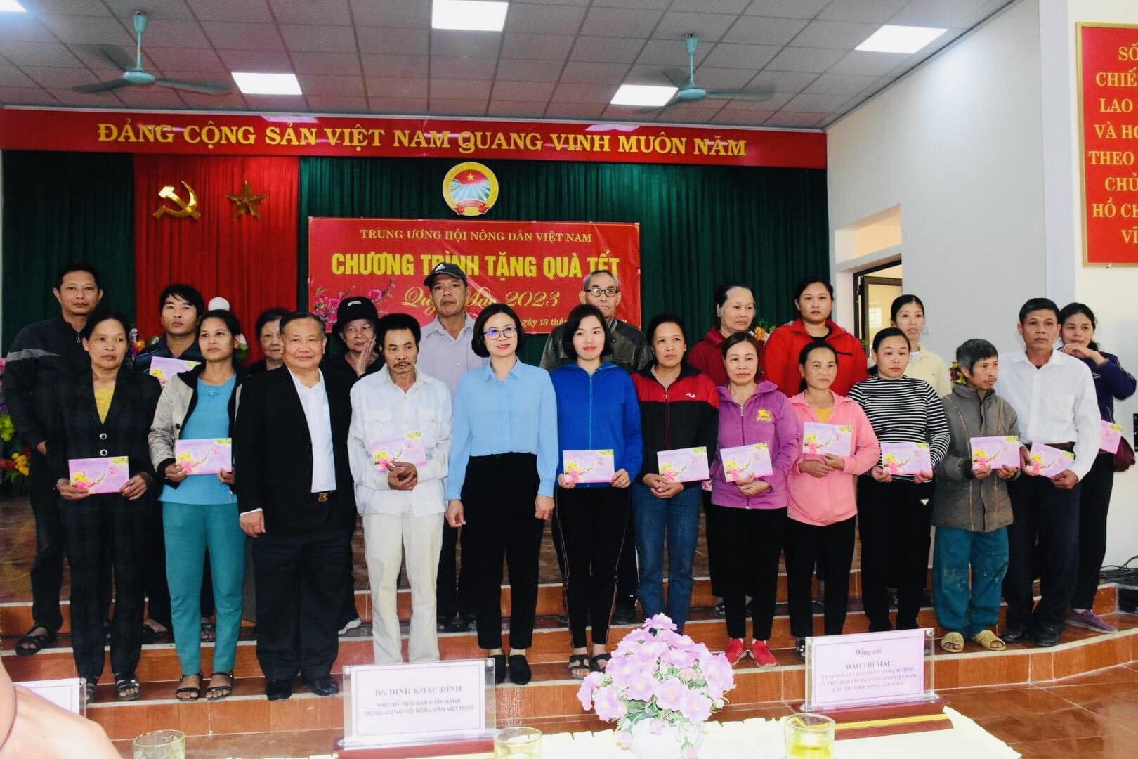 Trung ương Hội Nông dân Việt Nam thăm, tặng quà Tết cho hội viên nông dân nghèo tỉnh Tuyên Quang - Ảnh 2.