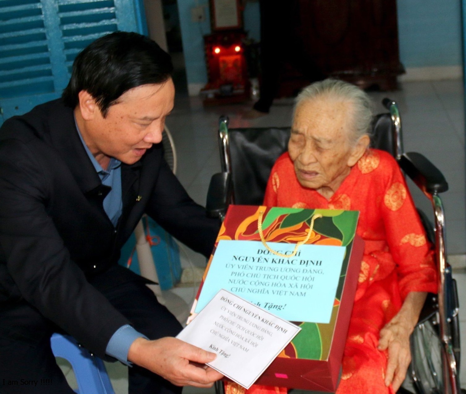 Phó Chủ tịch Quốc hội Nguyễn Khắc Định thăm, tặng quà cho Mẹ Việt Nam anh hùng ở Bình Thuận - Ảnh 1.