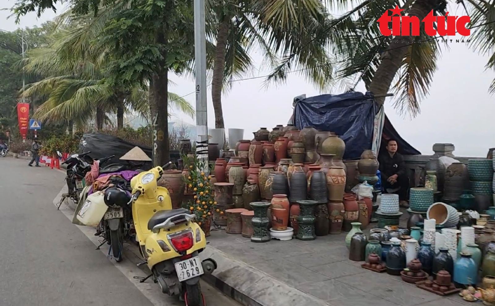 Nhếch nhác phố kiểu mẫu biến thành chợ - Ảnh 12.