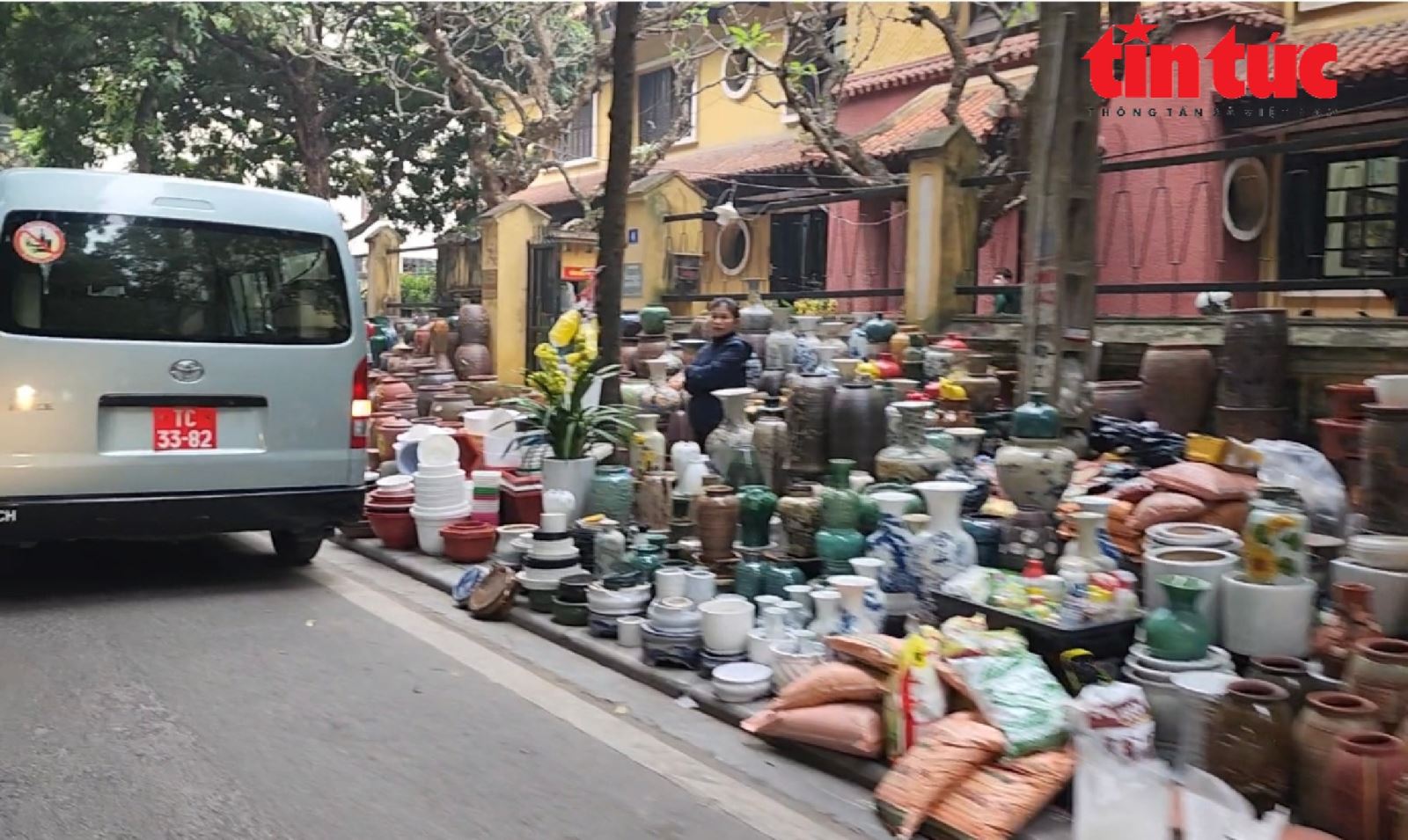 Nhếch nhác phố kiểu mẫu biến thành chợ - Ảnh 17.