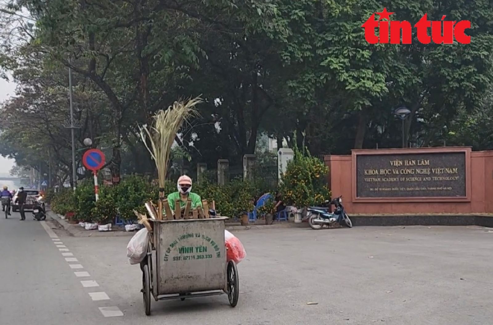 Nhếch nhác phố kiểu mẫu biến thành chợ - Ảnh 6.