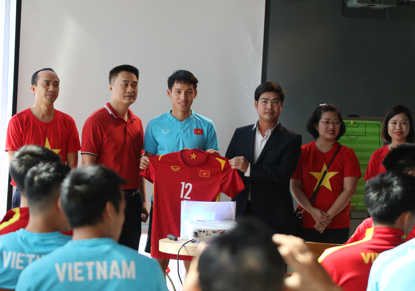 ĐT Việt Nam được &quot;tiếp sức&quot; trước trận chung kết vs Thái Lan - Ảnh 2.