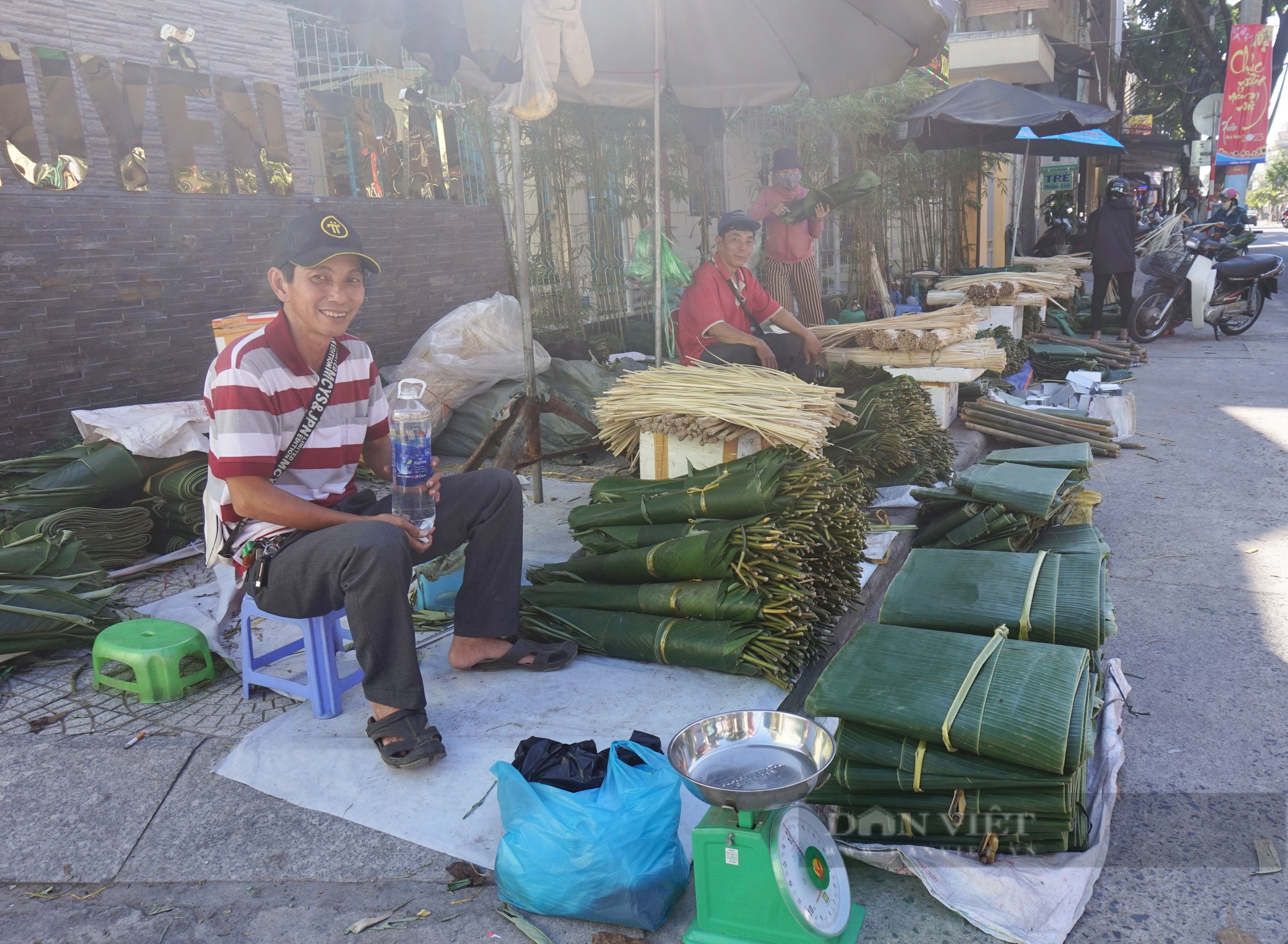 Độc đáo phiên chợ một năm chỉ họp một lần ở Đà Nẵng - Ảnh 1.