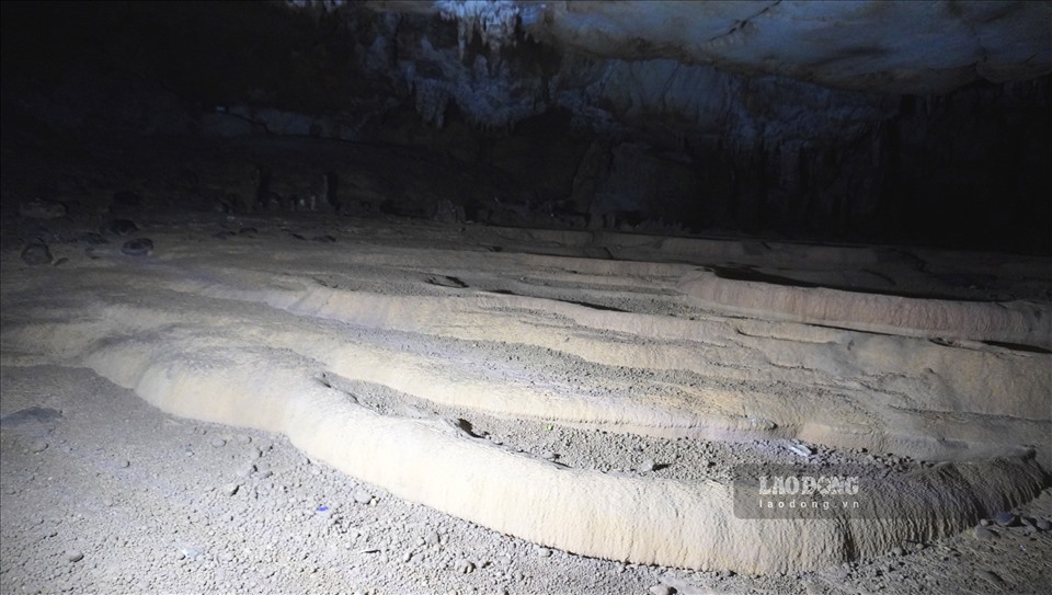 Đây là hang động đẹp ngỡ ngàng nhất ở tỉnh Thanh Hóa, ví như &quot;hang Sơn Đoòng thứ 2 của Việt Nam&quot; - Ảnh 9.