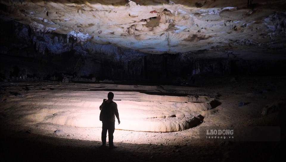 Đây là hang động đẹp ngỡ ngàng nhất ở tỉnh Thanh Hóa, ví như &quot;hang Sơn Đoòng thứ 2 của Việt Nam&quot; - Ảnh 1.