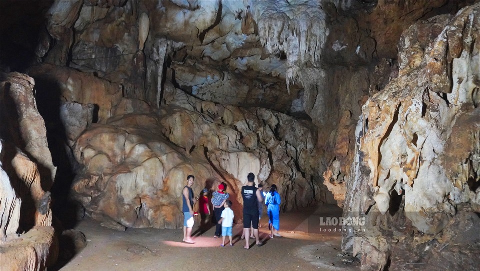 Đây là hang động đẹp ngỡ ngàng nhất ở tỉnh Thanh Hóa, ví như &quot;hang Sơn Đoòng thứ 2 của Việt Nam&quot; - Ảnh 13.