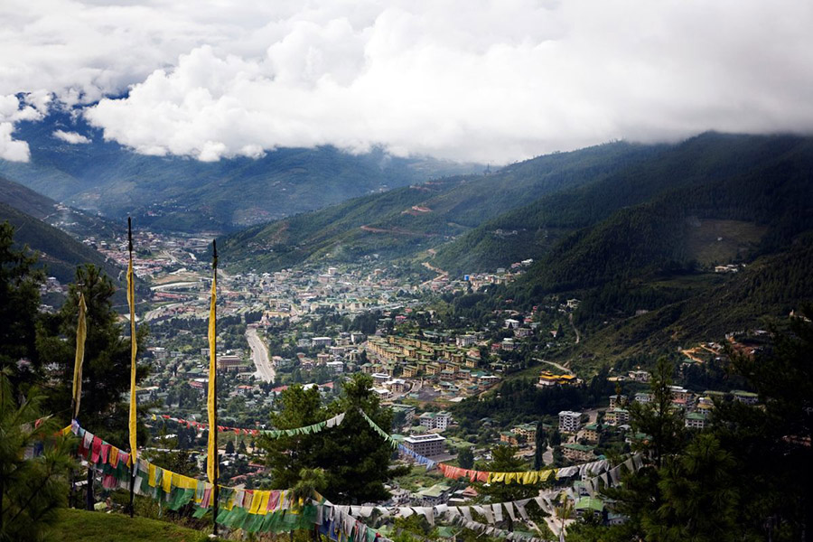 Du lịch Bhutan hút khách với vũ điệu khỏa thân mê hoặc ma quỷ và tôn vinh “của quý” đàn ông - Ảnh 2.