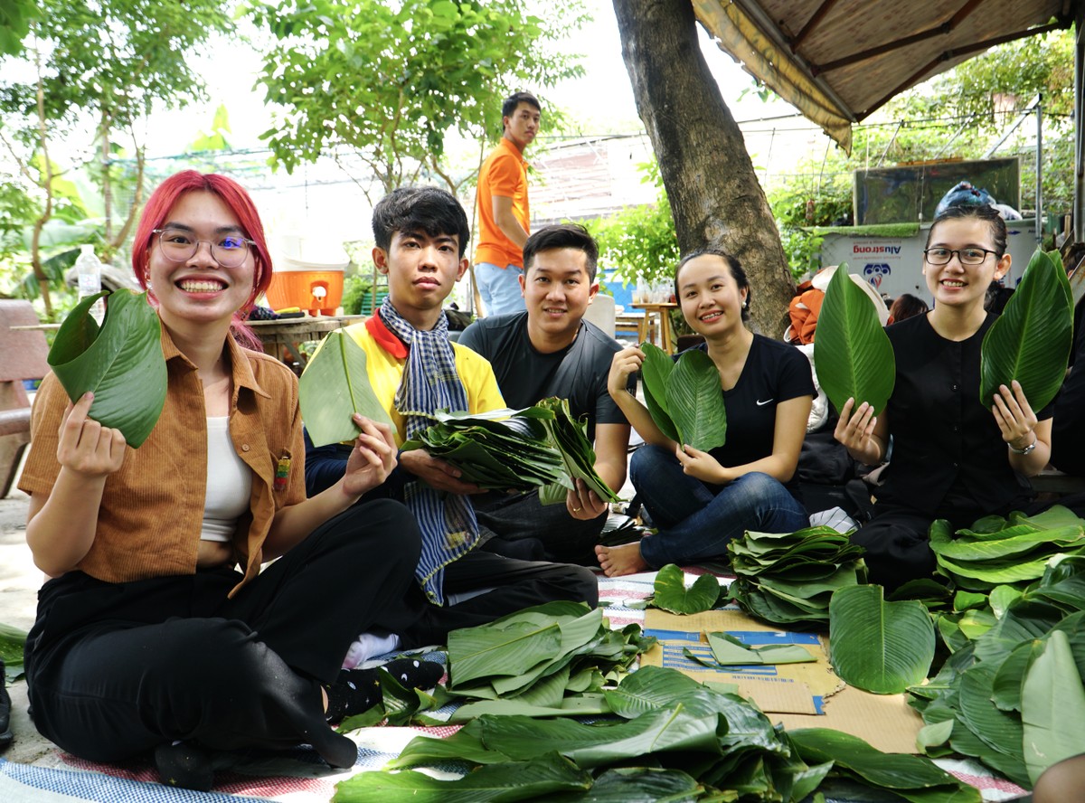 Gói 2.000 chiếc bánh chưng xanh tặng người nghèo ăn tết - Ảnh 21.