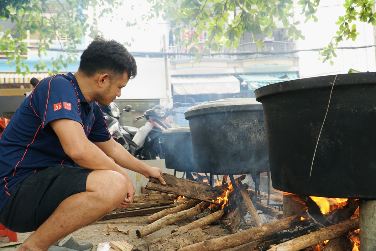 Gói 2.000 chiếc bánh chưng xanh tặng người nghèo ăn tết - Ảnh 31.