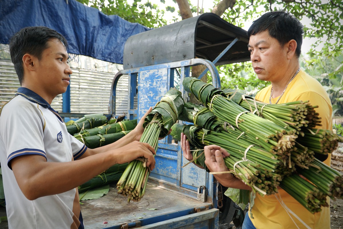 Gói 2.000 chiếc bánh chưng xanh tặng người nghèo ăn tết - Ảnh 7.