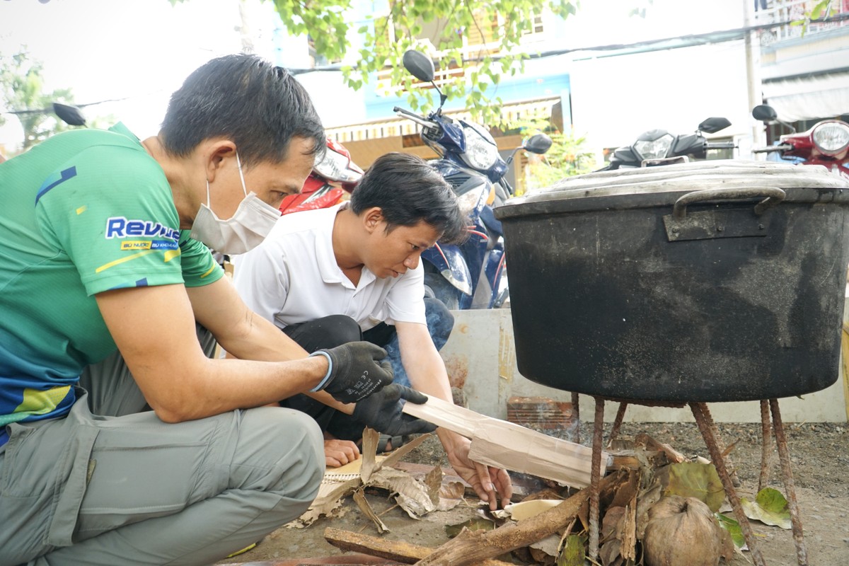 Gói 2.000 chiếc bánh chưng xanh tặng người nghèo ăn tết - Ảnh 17.