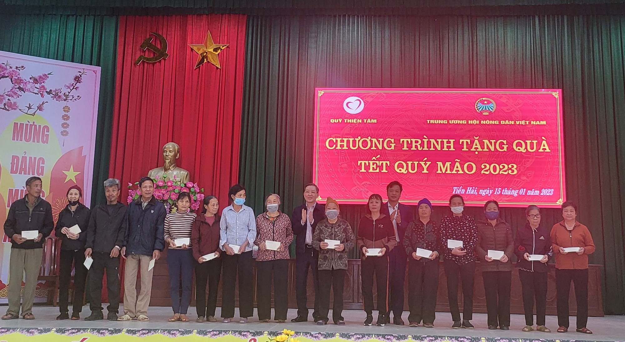 Chủ tịch Trung ương Hội Nông dân Việt Nam Lương Quốc Đoàn tặng quà Tết tại Tiền Hải, Thái Bình - Ảnh 4.