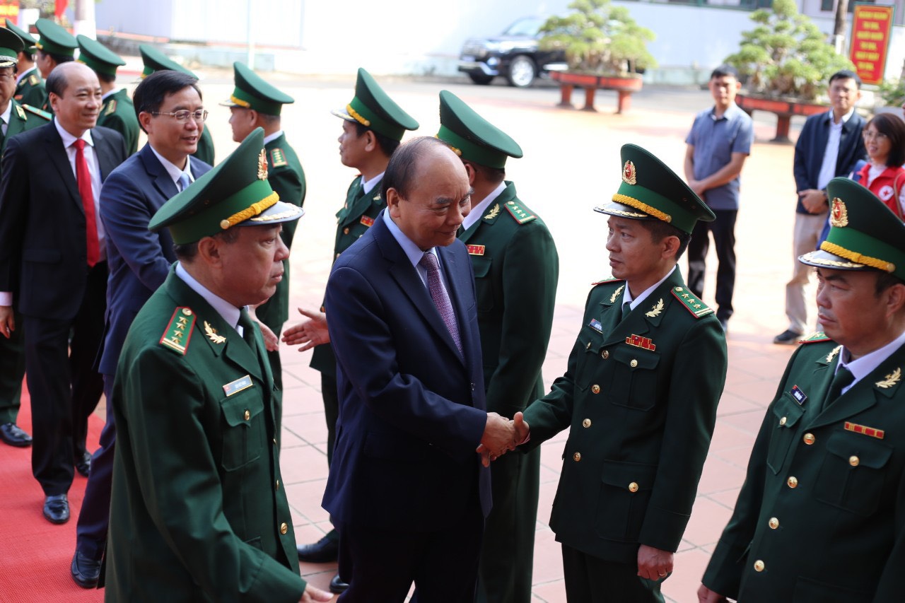 Chủ tịch nước thăm, chúc Tết cán bộ, chiến sĩ Bộ đội Biên phòng và công nhân tỉnh Đắk Lắk - Ảnh 2.