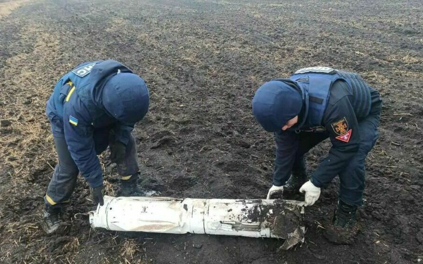 Đặc công Ukraine tới Campuchia đào tạo; Nga bắn hạ máy bay lạ trên bầu trời Crimea