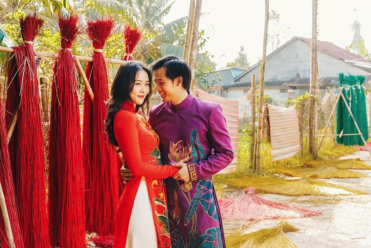 Vợ chồng Lý Hải cùng dàn diễn viên mặc áo dài chúc Tết khán giả Xuân Quý Mão (Bài Tết) - Ảnh 5.