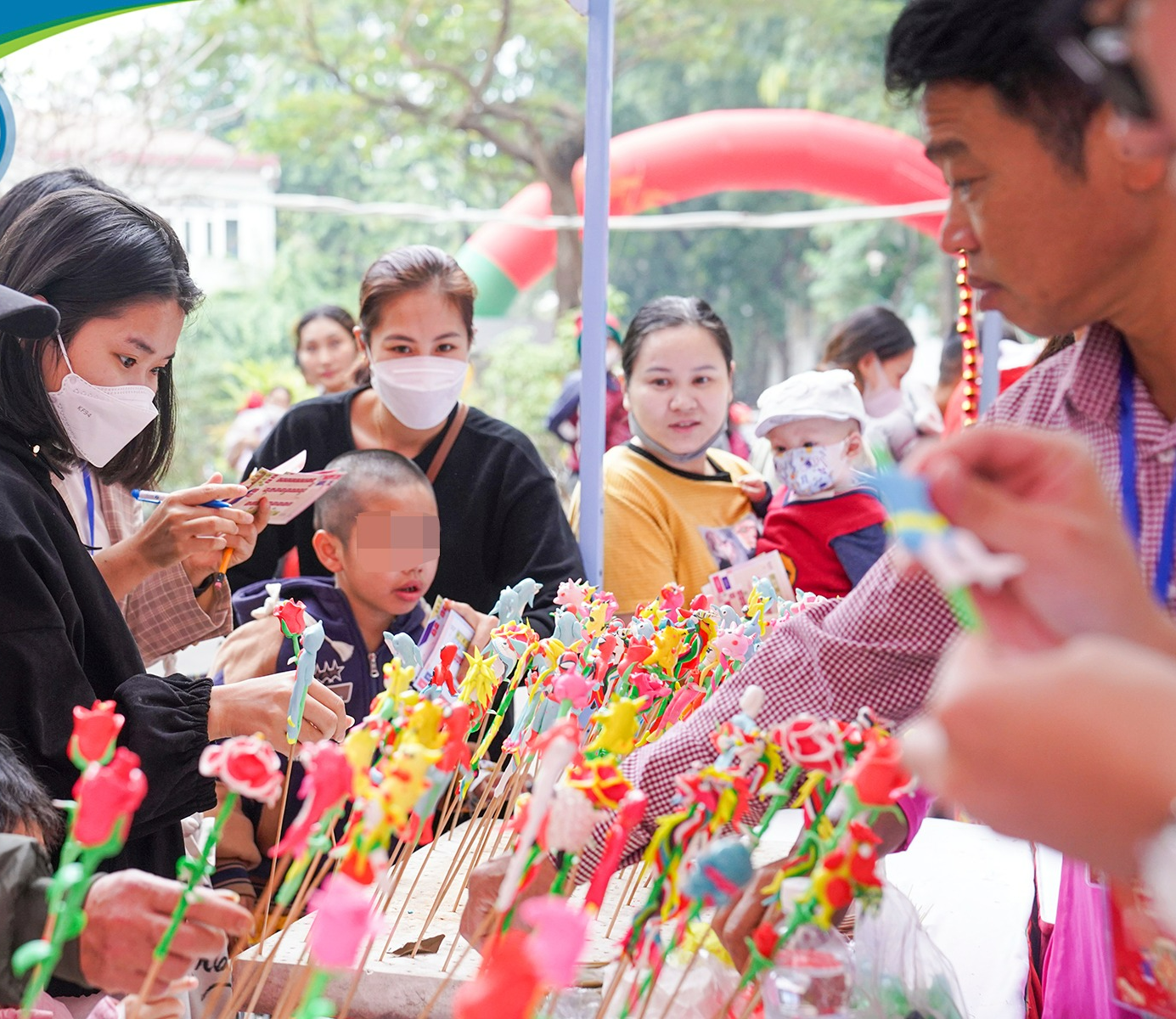 Gian hàng Tết 0 đồng, chuyến xe về nhà miễn phí dành cho bệnh nhân - Ảnh 5.