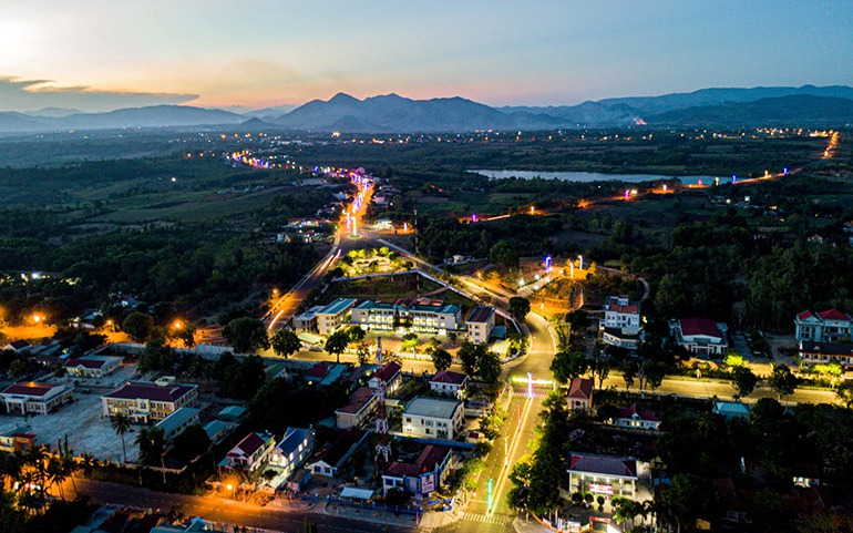 Dòng sông Ba ở Phú Yên bắt nguồn từ đâu, luật sư Nguyễn Hữu Thọ từng bị địch quản thúc ở nơi nào bên sông?