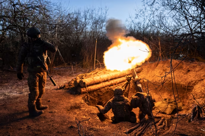 Ukrainian troops fiercely attacked Russian forces in Donetsk;  Huge explosion shook the Russian border province - Photo 2.