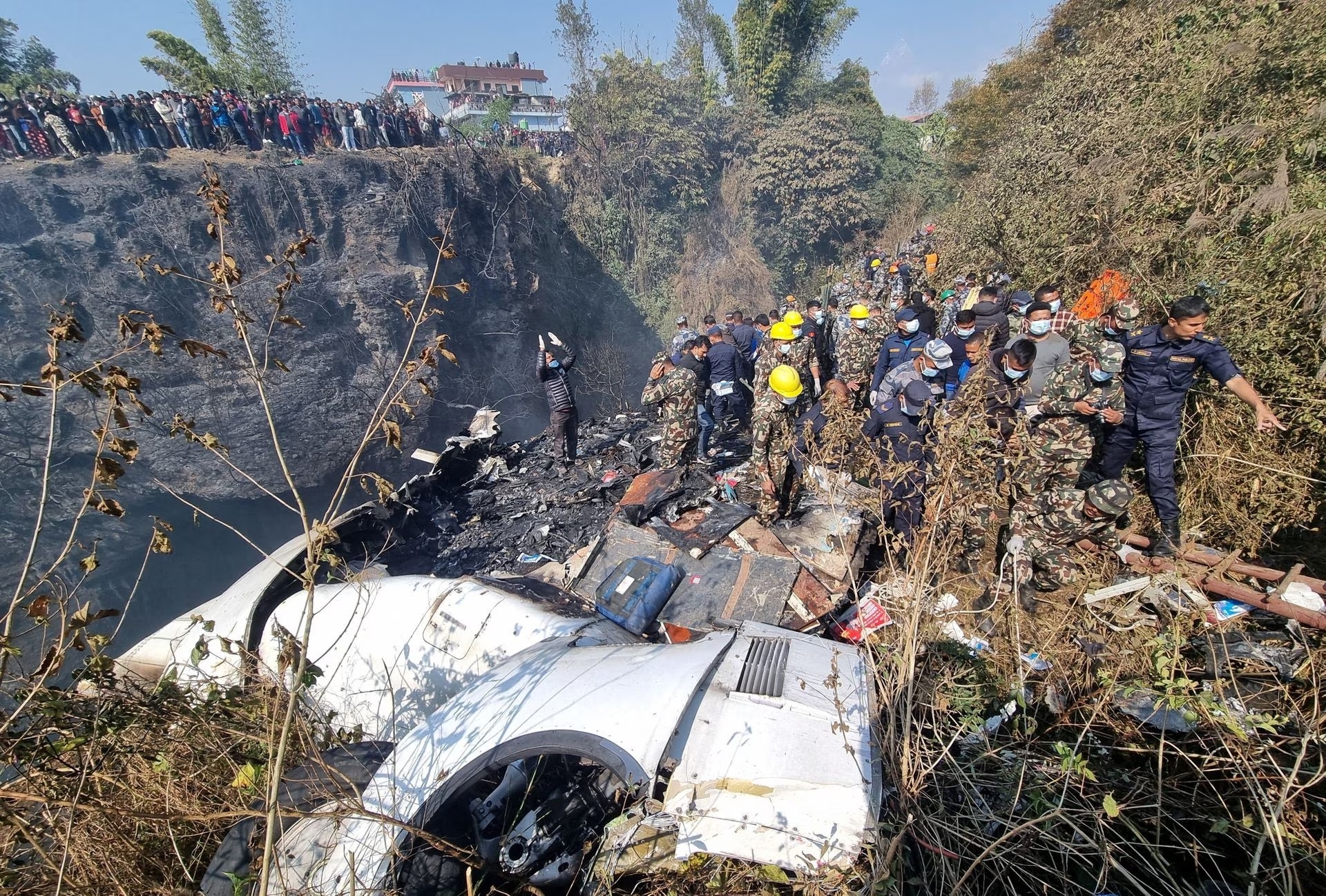 Lời hứa bi kịch của người cơ phó trên chuyến bay ‘tử thần’ ở Nepal - Ảnh 1.