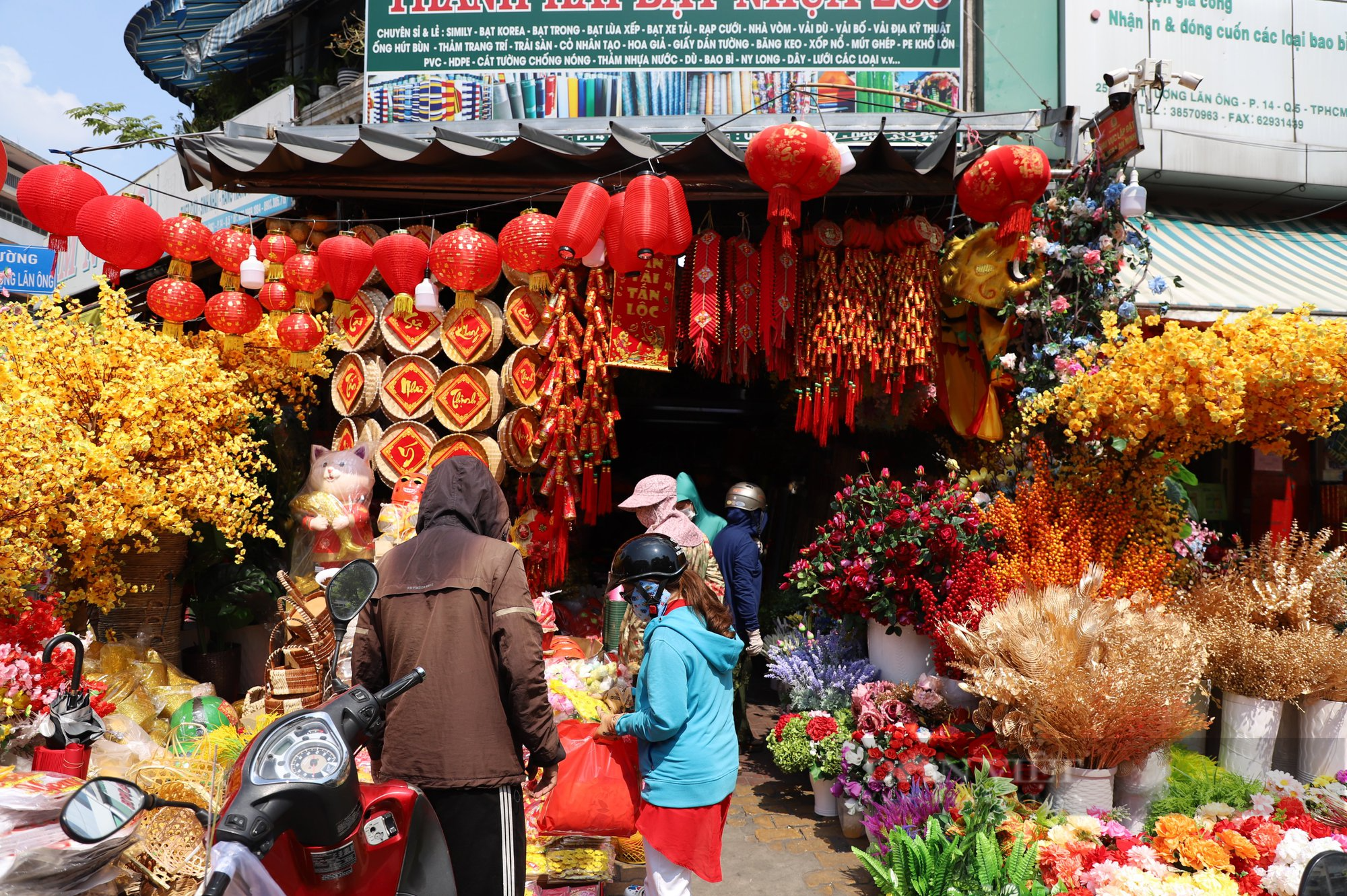 Sài Gòn rộn rã vào Xuân - Ảnh 2.